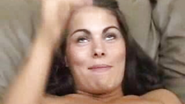 Guru video xxx tante bohay memberikan blowjob kepada guru siswa.