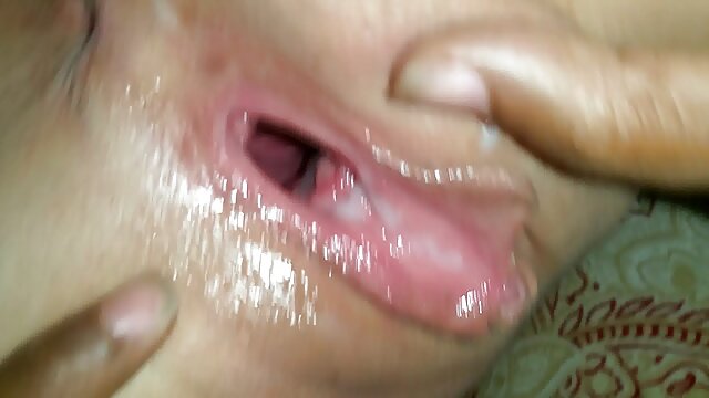 Penjaga membawa gadis mabuk ke kamar mandi klub. bokep tante bohay hot