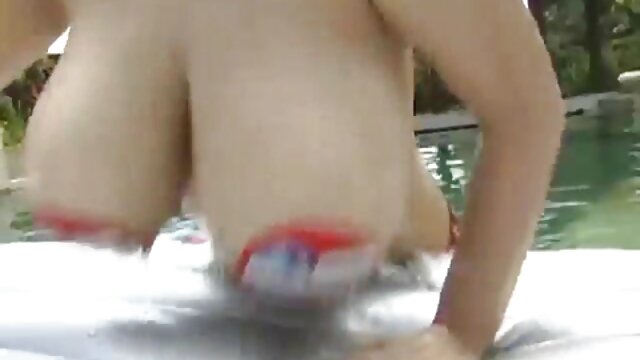 teman entot bohay sekamar Remaja menangkap wanita melahap pada Webcam.