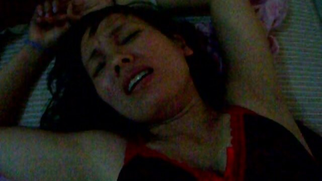 Penjaga pantai bercinta dengan pengusaha wanita dan memberinya blowjob di entot bohay lift.